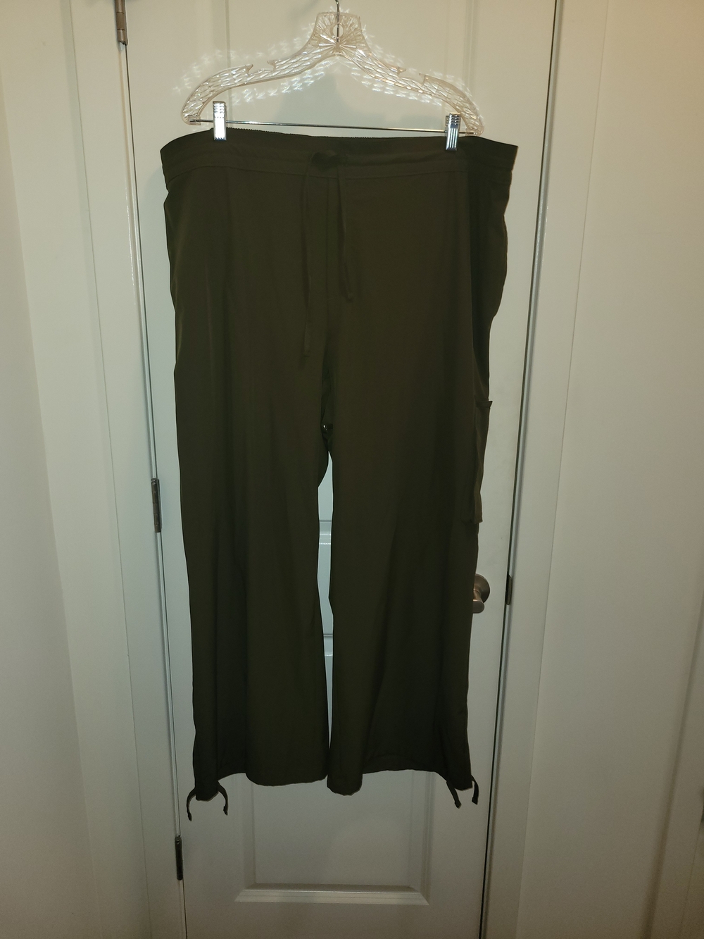 Old Navy Women's Olive Cargo Drawstring Pants Drawstrings at the bottom